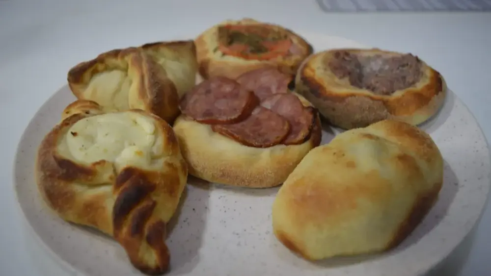 De desemprego a negócio: casal produz 400 esfihas por dia