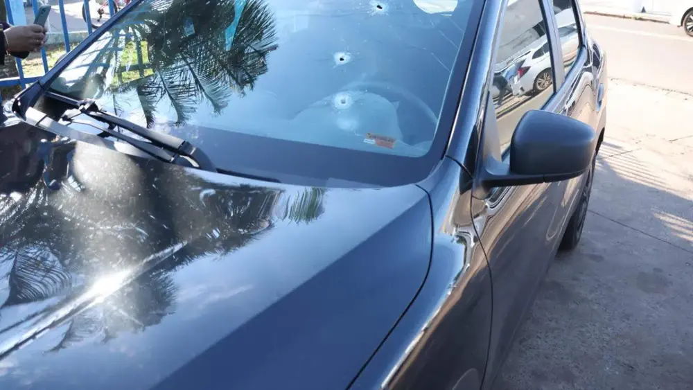 Detento baleado em saidinha chega à UPA com carro crivado de tiros