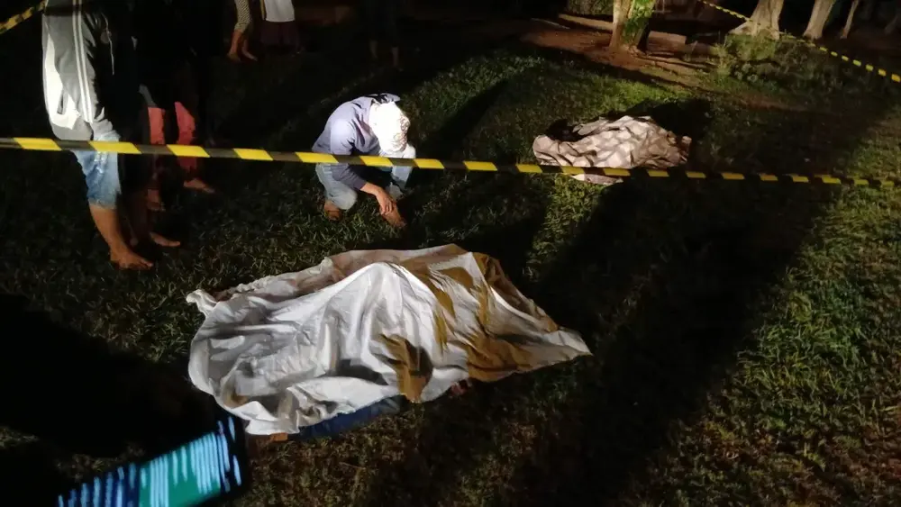 Irmãos são mortos a facadas em moto na fronteira