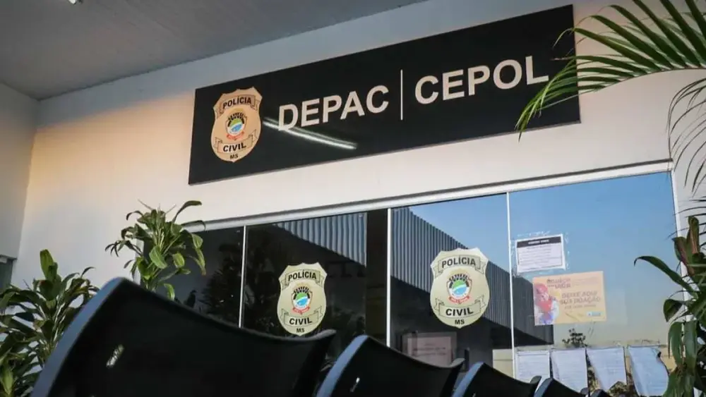 Menino de 6 anos é abandonado sozinho em casa e caso vai para delegacia