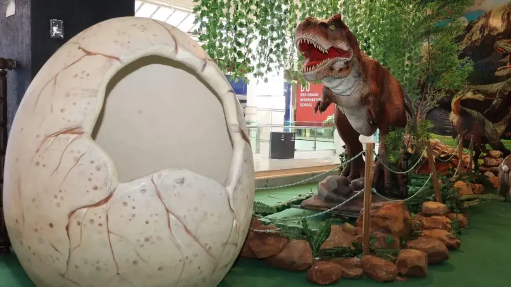 Parque indoor reúne dinossauros, infláveis e games em Campo Grande