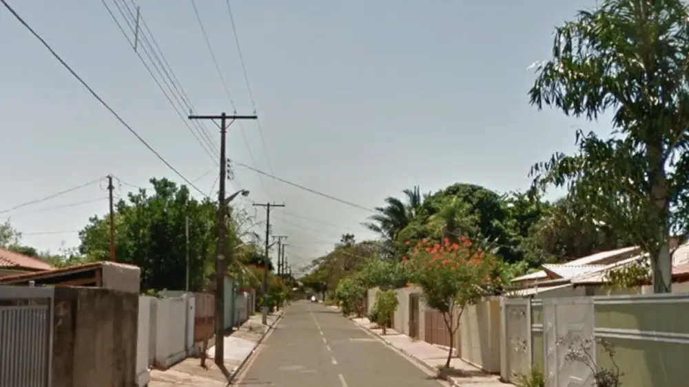 Rapaz invade casa de idosa, resiste à prisão e ameaça policiais