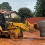 Chuva cancela desfile e abre cratera em Três Lagoas